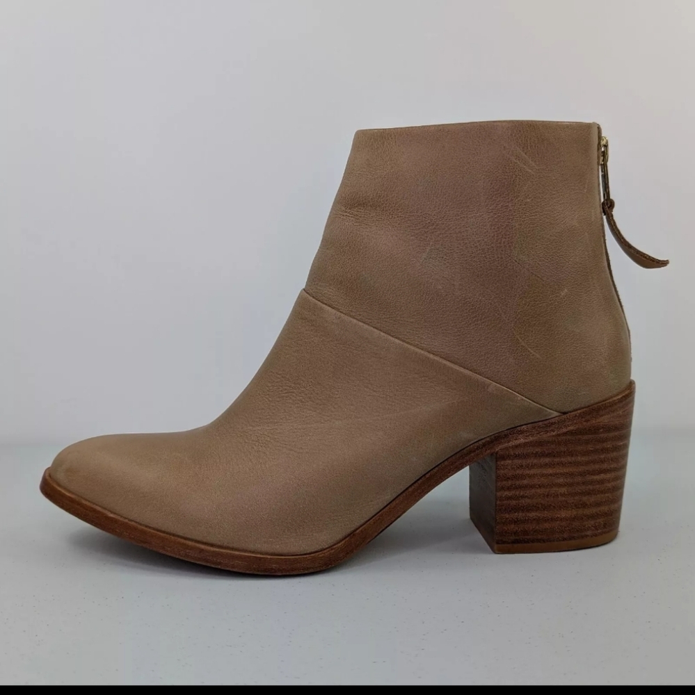 Nisolo Dari Ankle Boots Womens Size 9 Almond Leather Shoe Back Zip Heeled Bootie